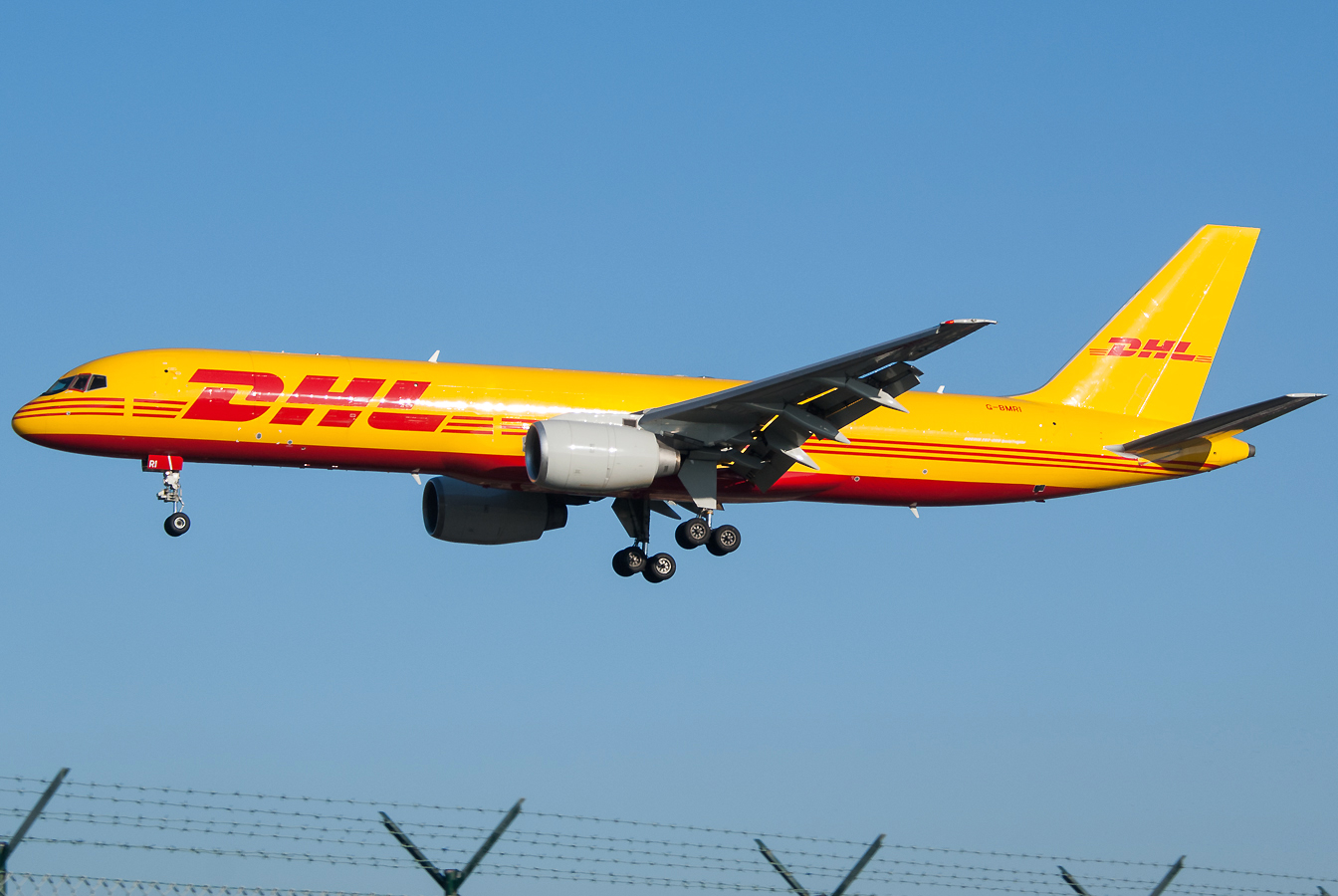 G-BMRI, (cn 24267), Boeing 757-236(SF)