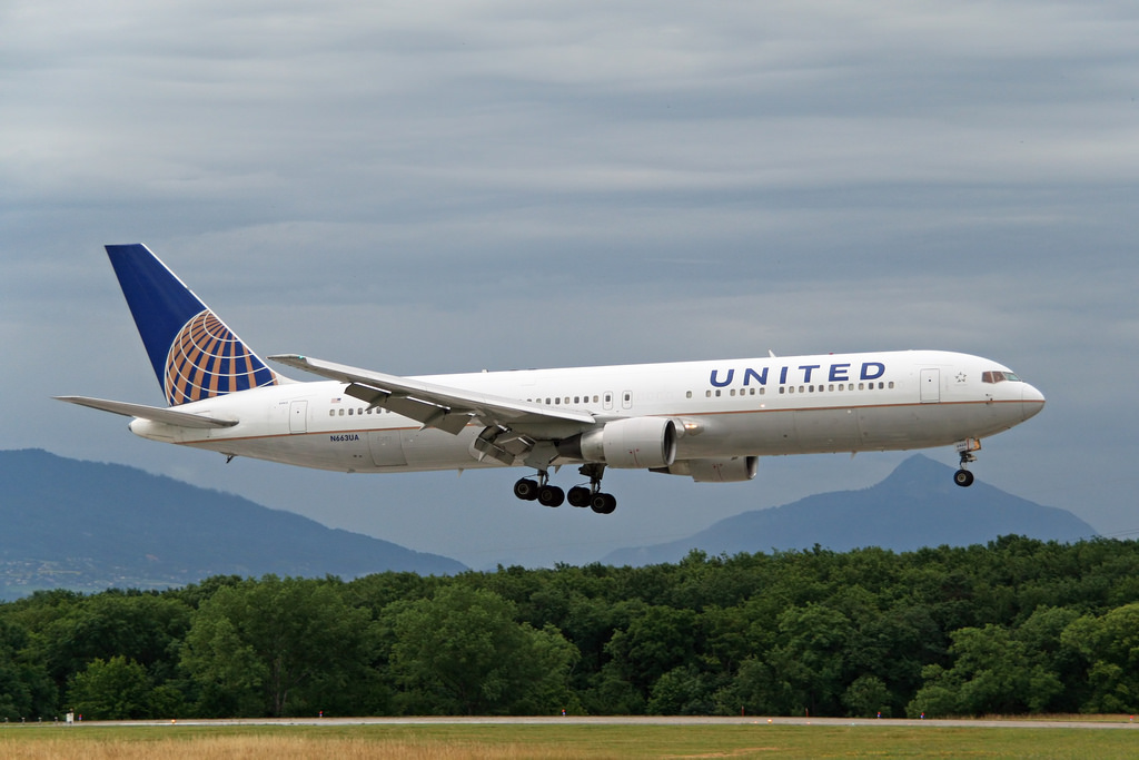 N663UA (27160) 1993 Boeing 767-322(ER)