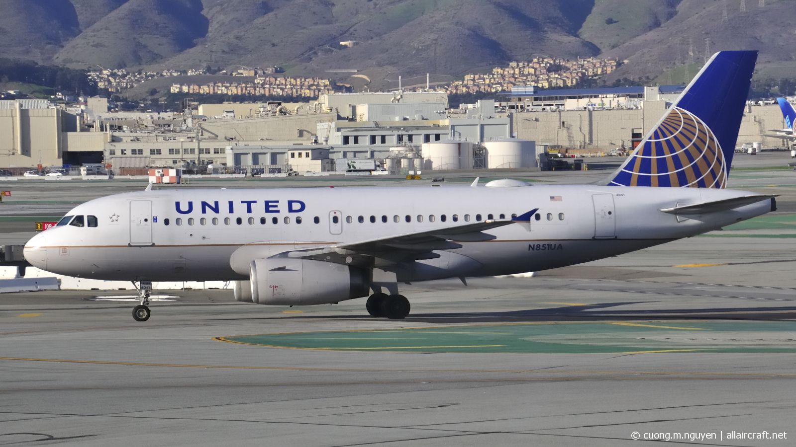 N851UA · Airbus A319-131 · (SFO / KSFO)