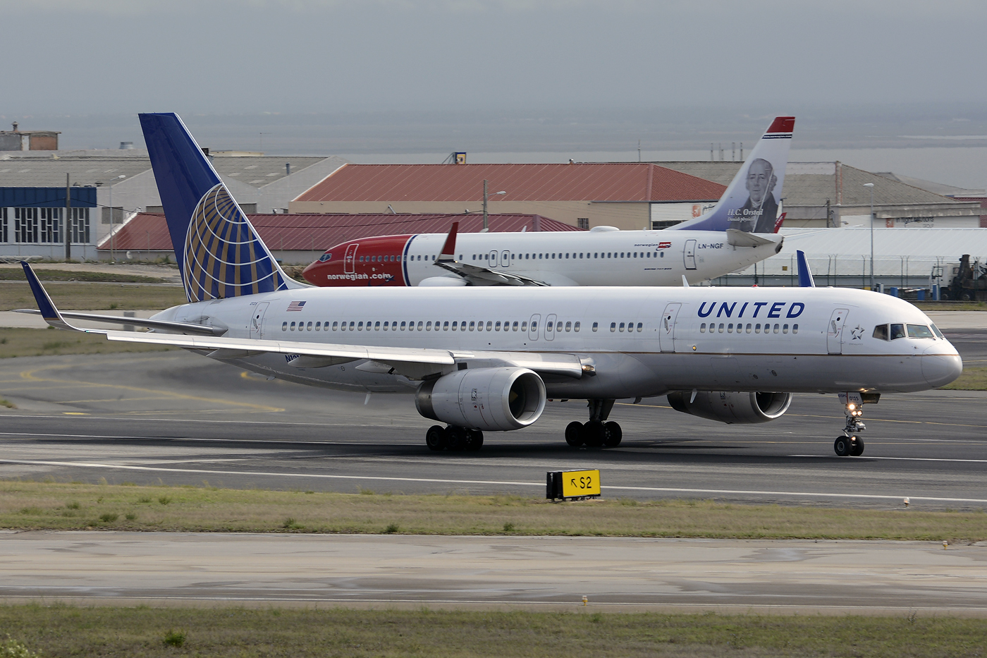 N12125 · Boeing 757-224(WL) · (LIS / LPPT)