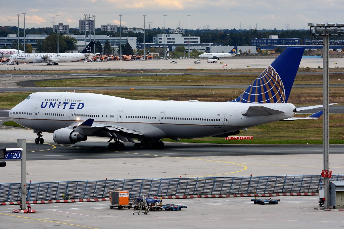 N117UA (28810) 1999 Boeing 747-422