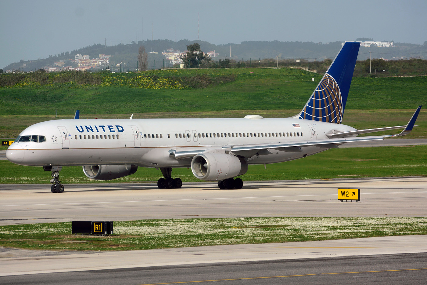 N34137 (30229) 1999 Boeing 757-224(WL)