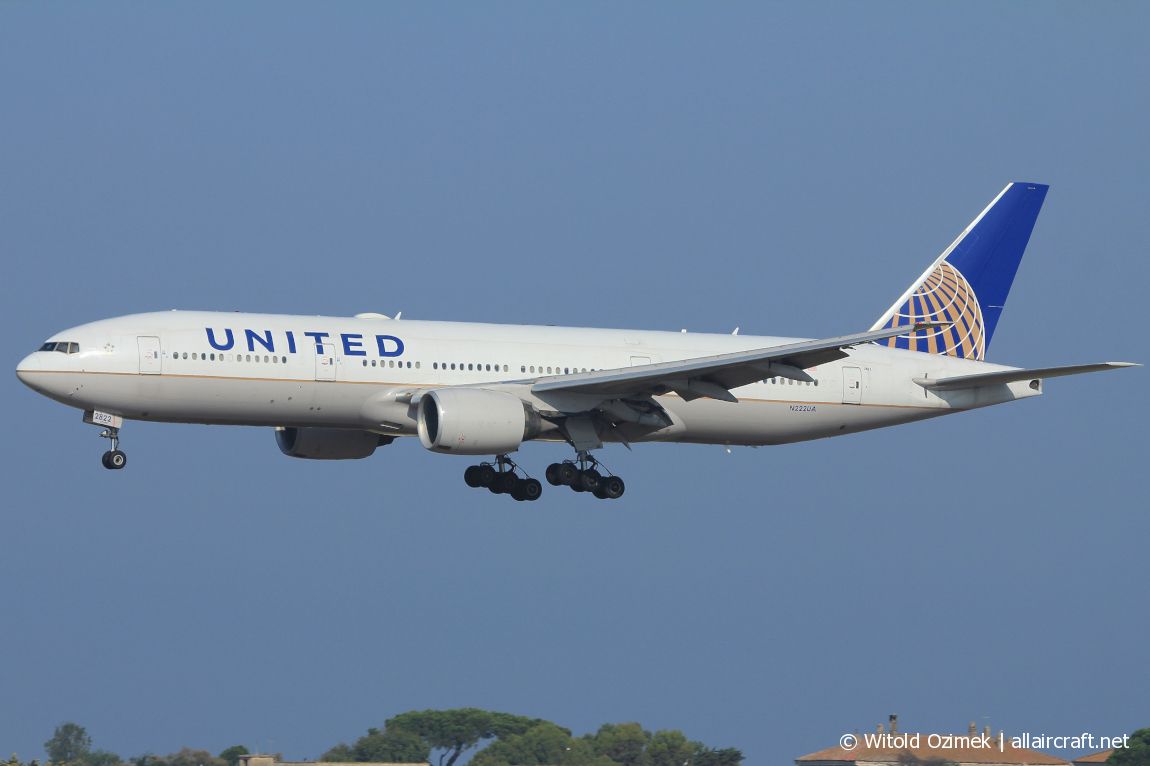 N222UA (30553) 2001 Boeing 777-222(ER)
