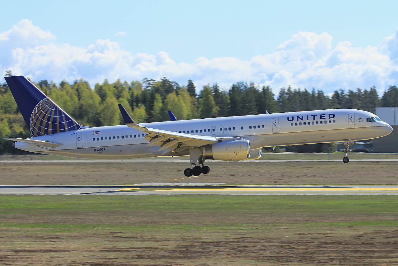 N12109 (27299) 1994 Boeing 757-224(WL)