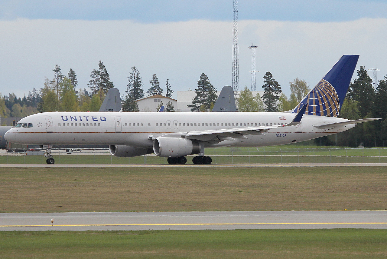 N12109 · Boeing 757-224 · (OSL / ENGM)
