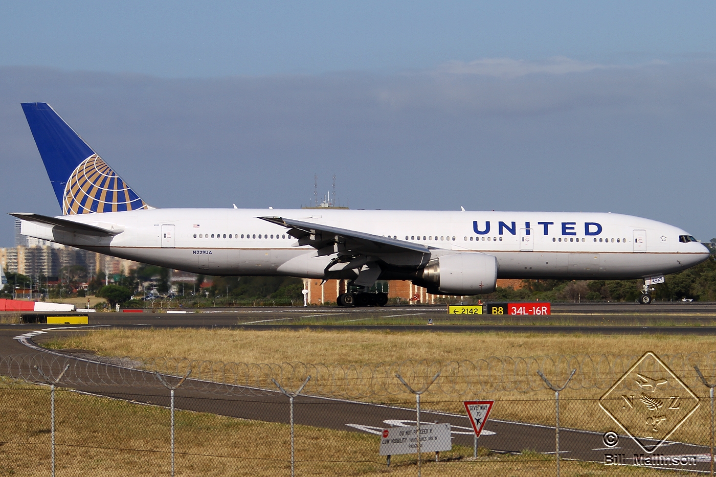 N229UA · Boeing 777-222/ER · (SYD / YSSY)
