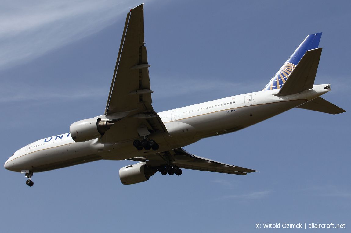 N229UA (30557) 2002 Boeing 777-222(ER)