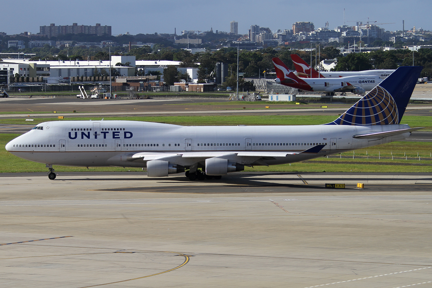 N127UA · Boeing 747-422 · (SYD / YSSY)