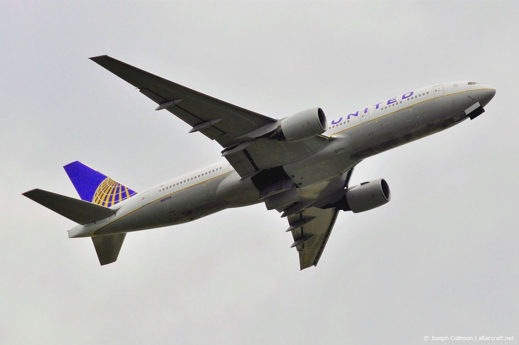 N217UA (30550) 2000 Boeing 777-222 ER