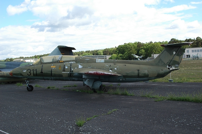 311 · Aero L-29 Delfin · (GWW / EDUG)