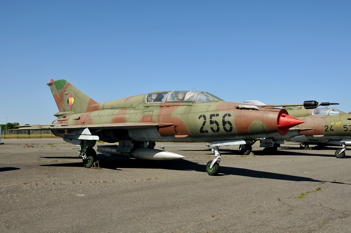 256 · Mikoyan-Gurevich MiG-21UM · (GWW / EDUG)