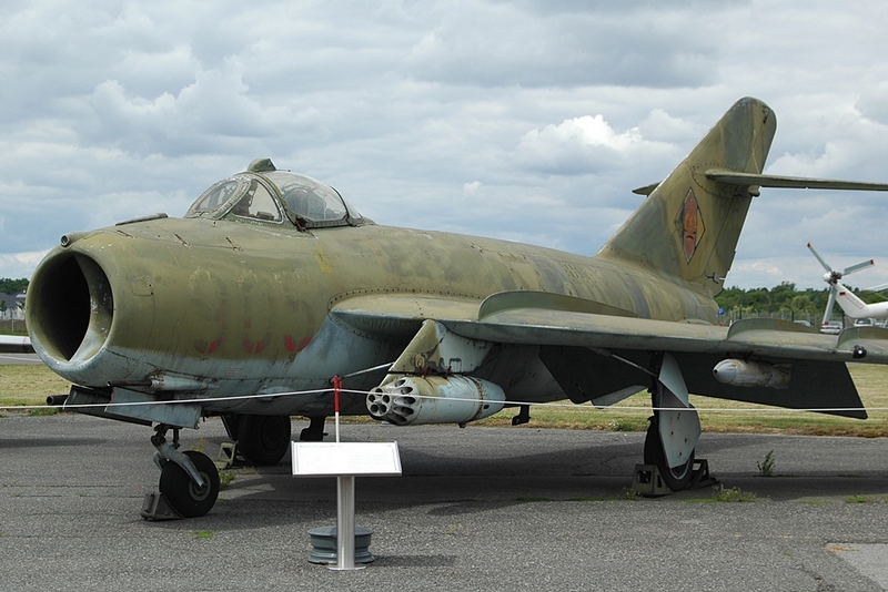 905 · PZL-Mielec Lim-5 · (GWW / EDUG)