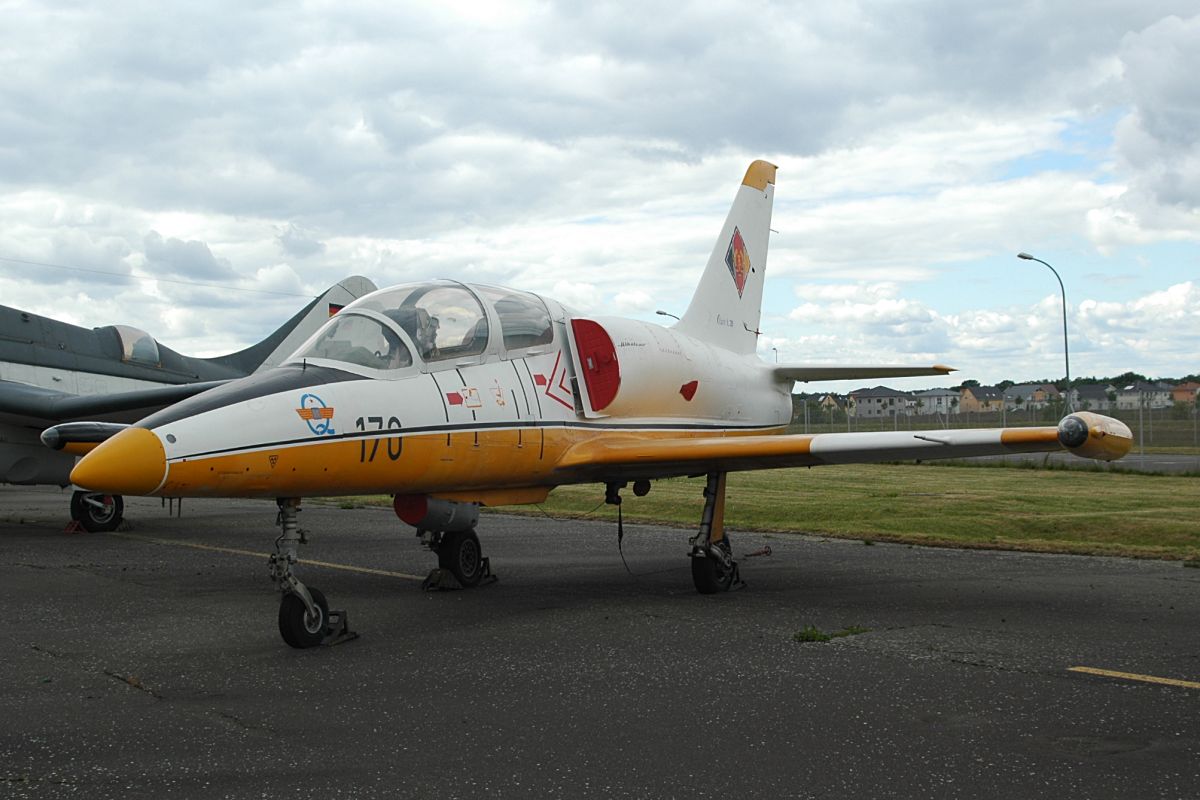 170 · Aero L-39V Albatros · (GWW / EDUG)