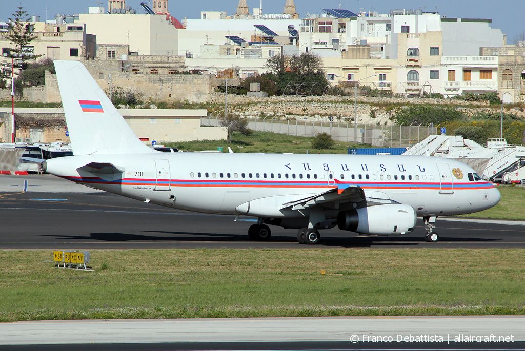 701 (913) 1998 Airbus A319-132(CJ)