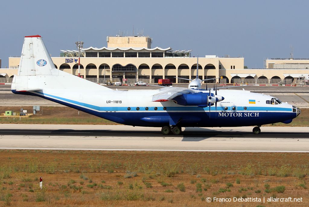 UR-11819 · Antonov An-12BK · (MLA / LMML)