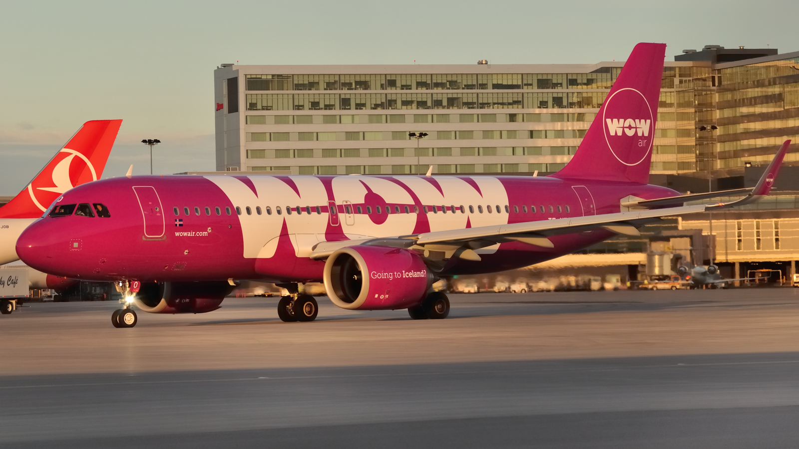 TF-NEO · Airbus A320-251N · (YUL / CYUL)