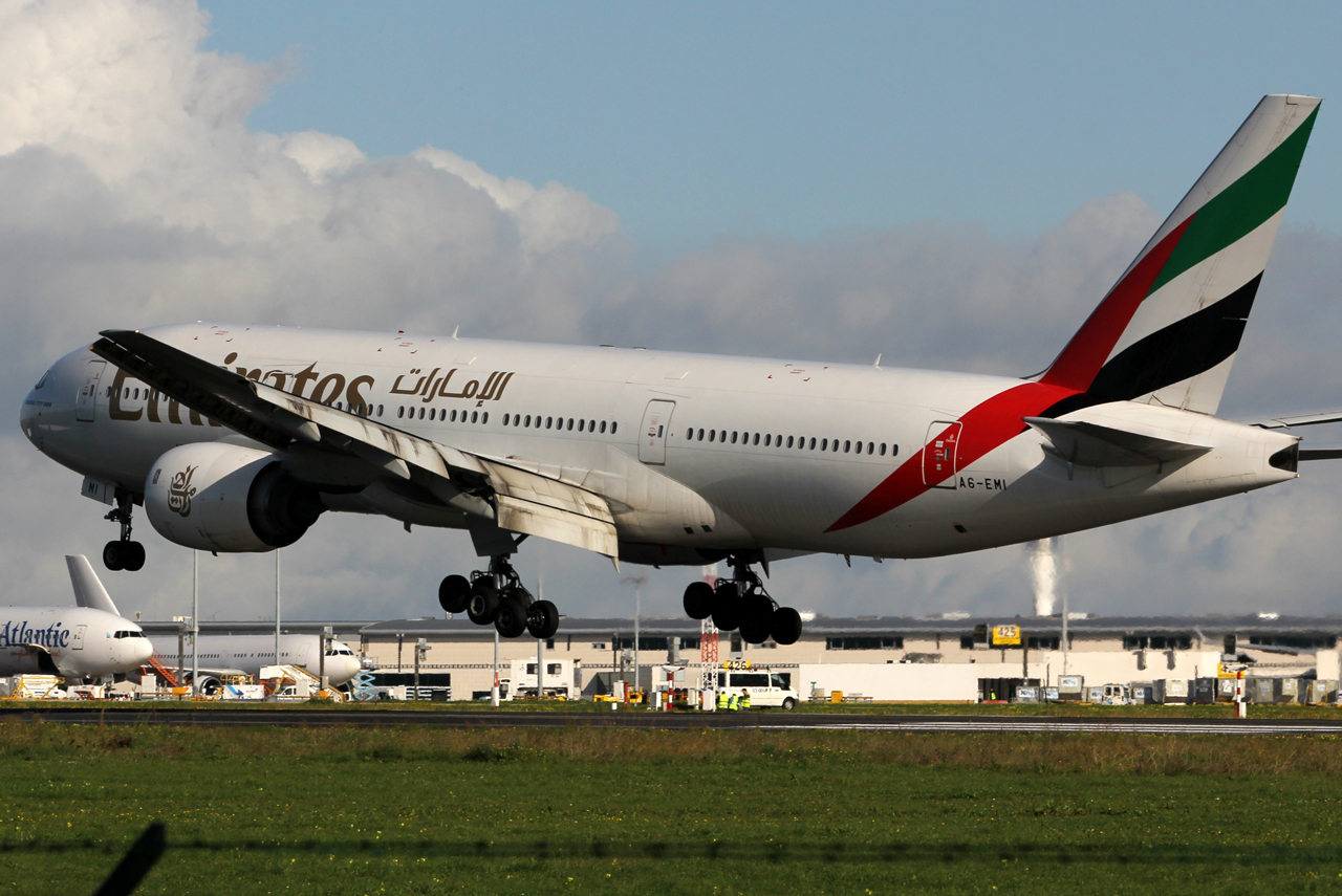 A6-EMI · Boeing 777-21H/ER · (LIS / LPPT)