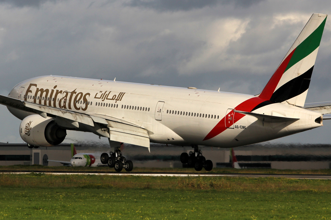 A6-EMK · Boeing 777-21H/ER · (LIS / LPPT)