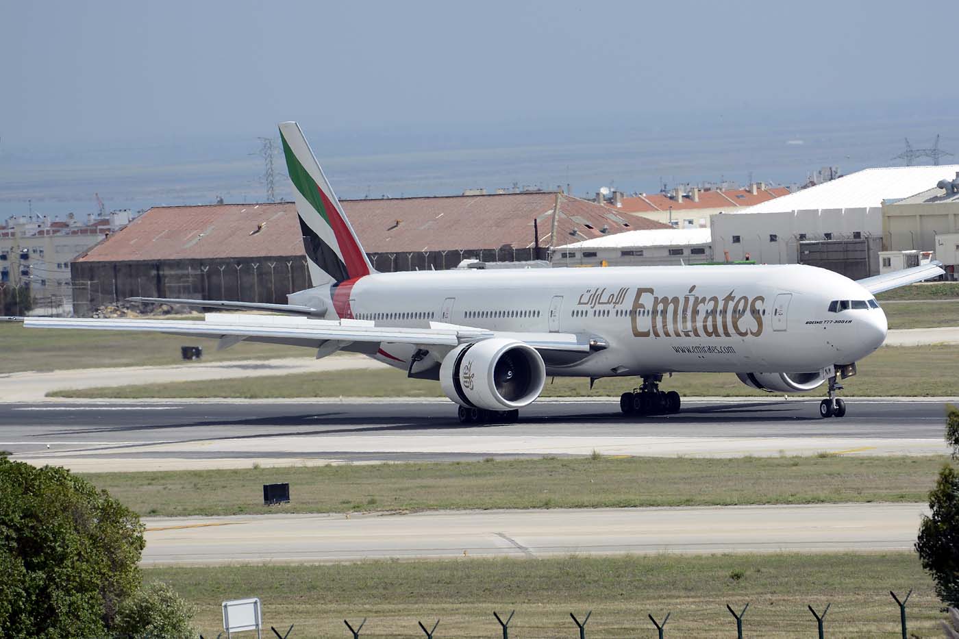 A6-ENM · Boeing 777-31H/ER · (LIS / LPPT)