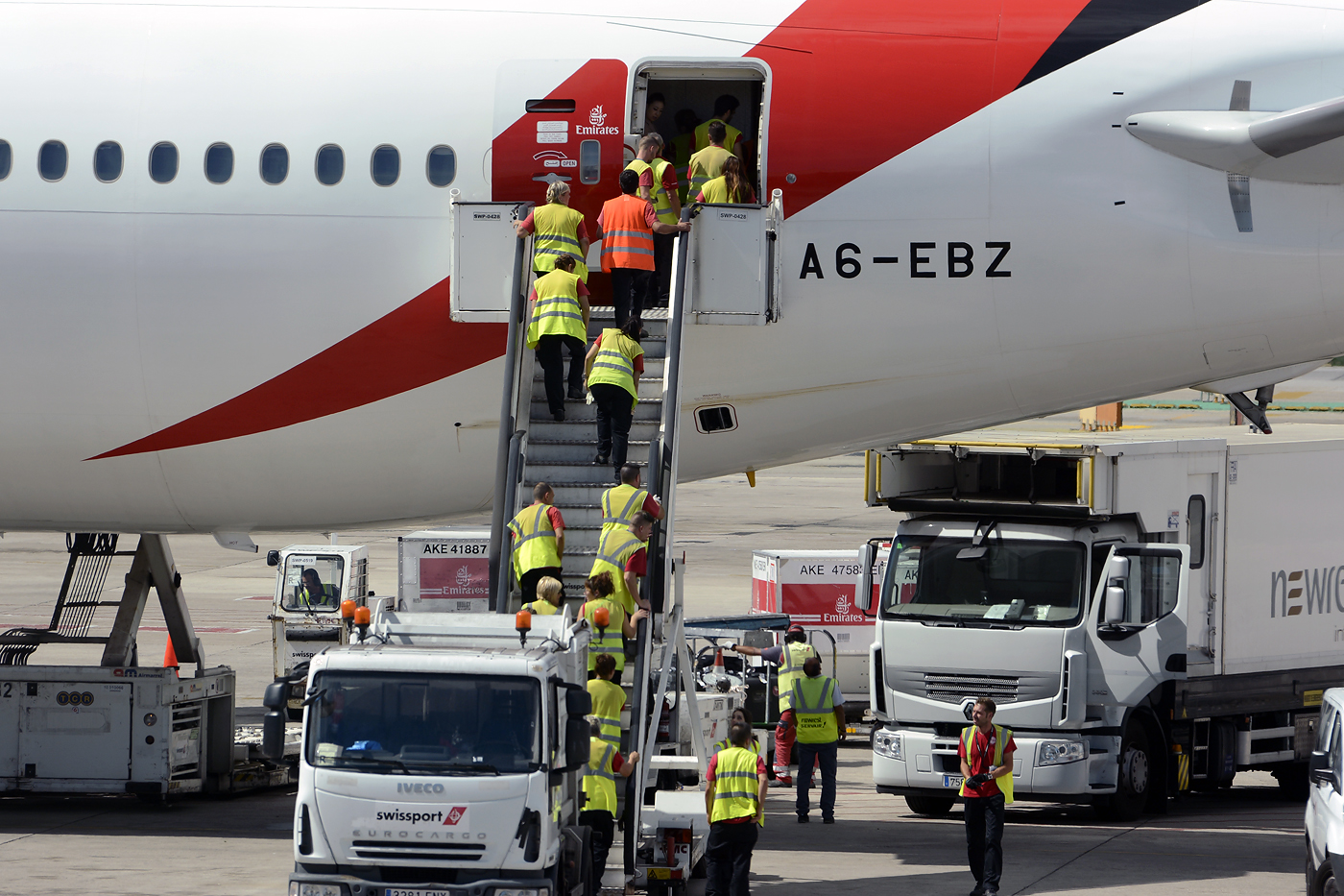 A6-EBZ · Boeing 777-31H/ER · (BCN / LEBL)