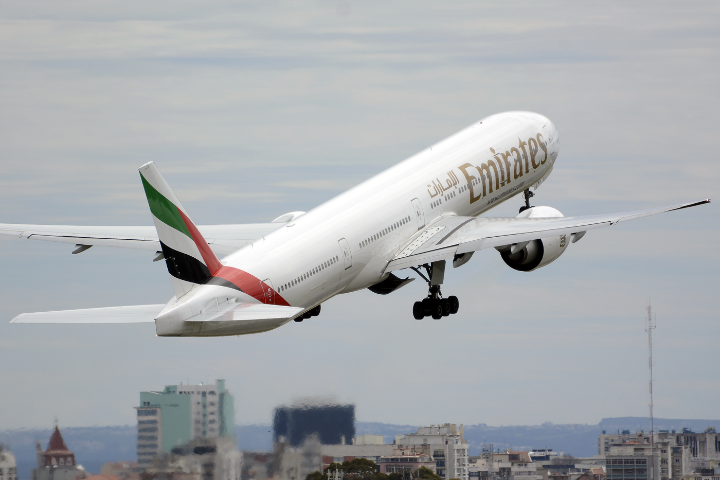 A6-ENM · Boeing 777-31H/ER · (LIS / LPPT)
