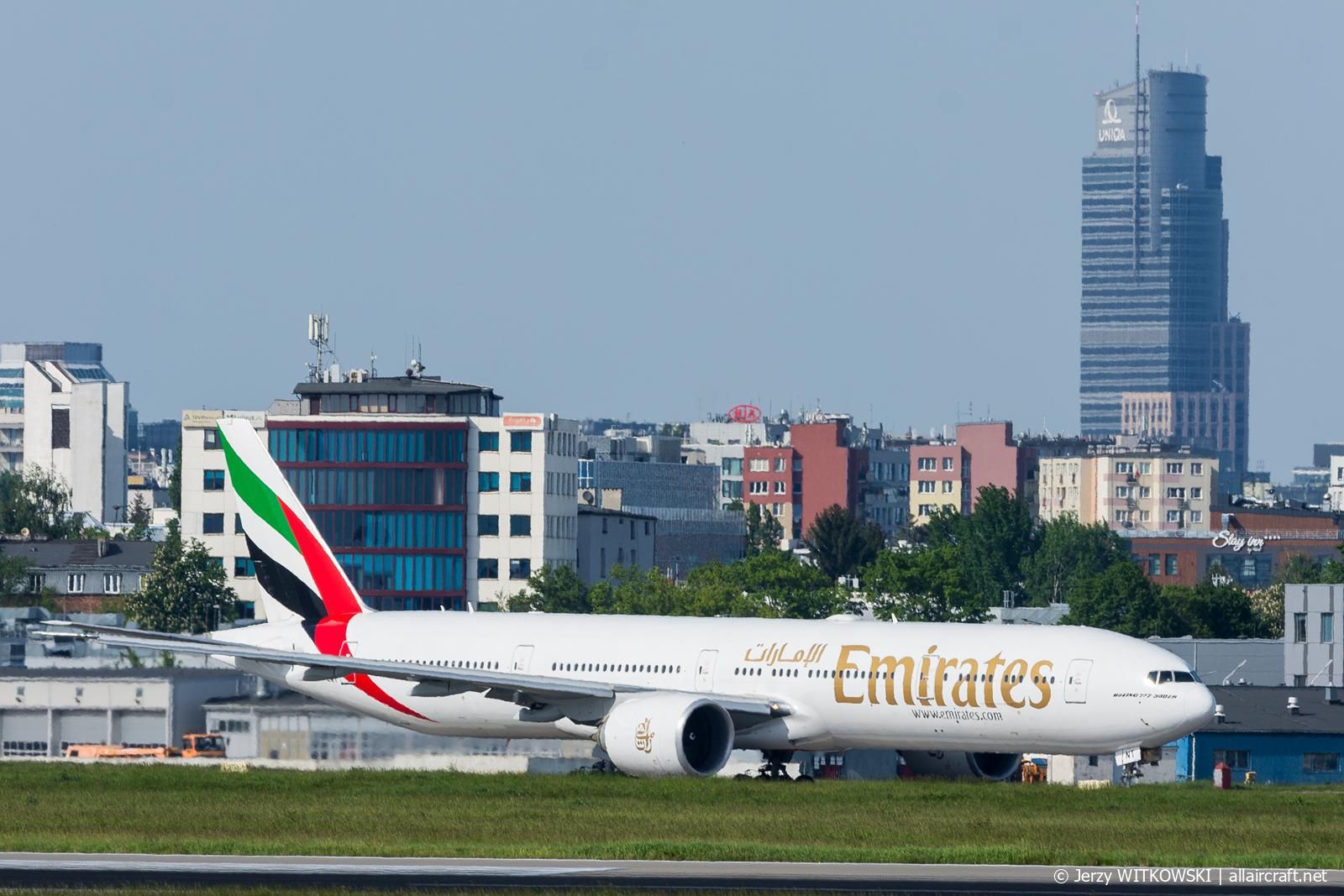 A6-ENT · Boeing 777-31H(ER) · (WAW / EPWA)