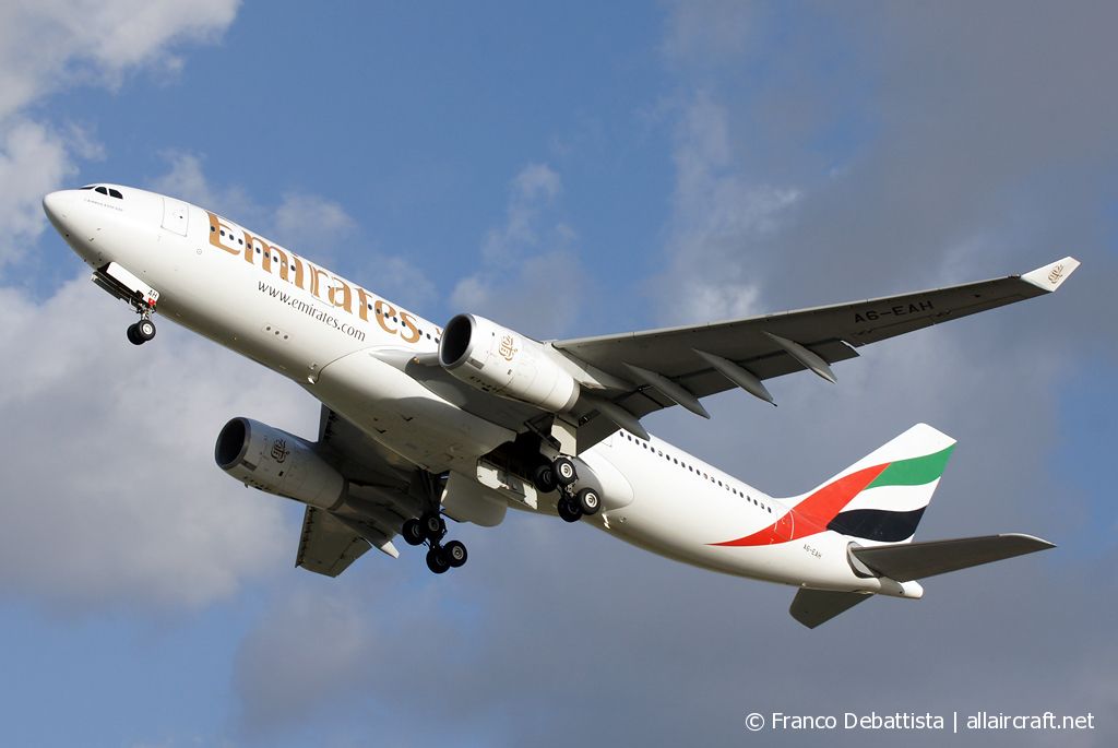 A6-EAH (409) 2001 Airbus A330-243