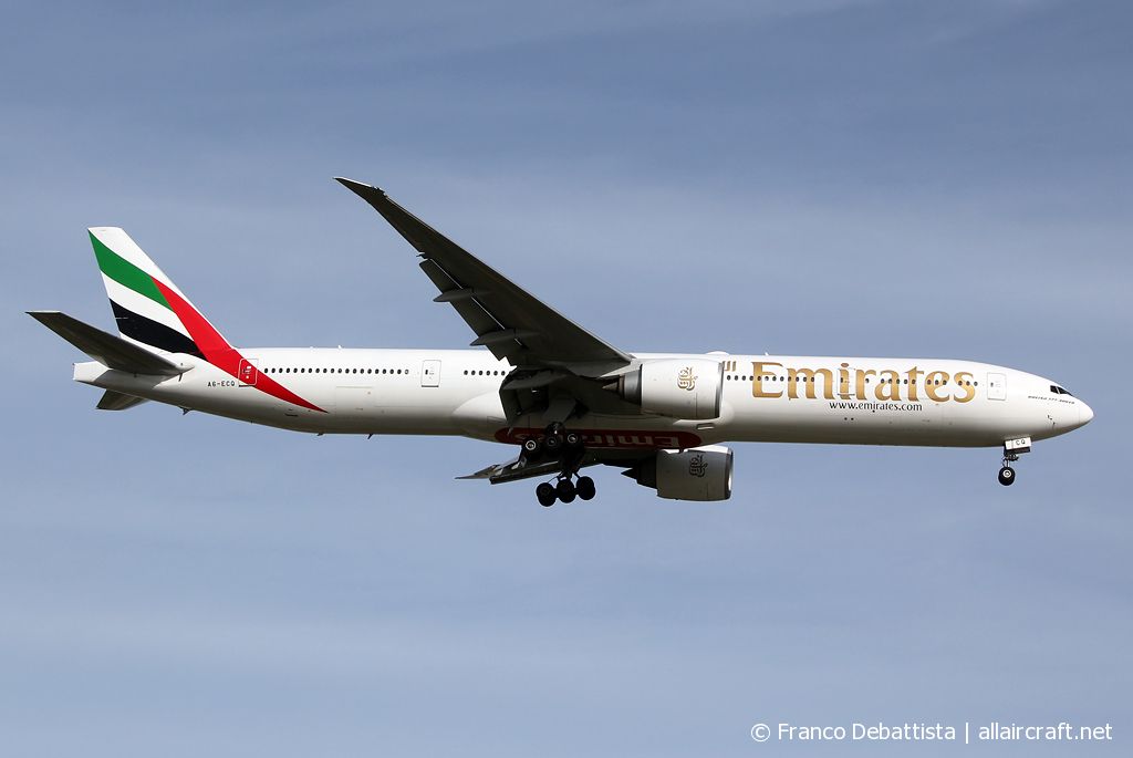 A6-ECQ · Boeing 777-31H/ER · (MLA / LMML)