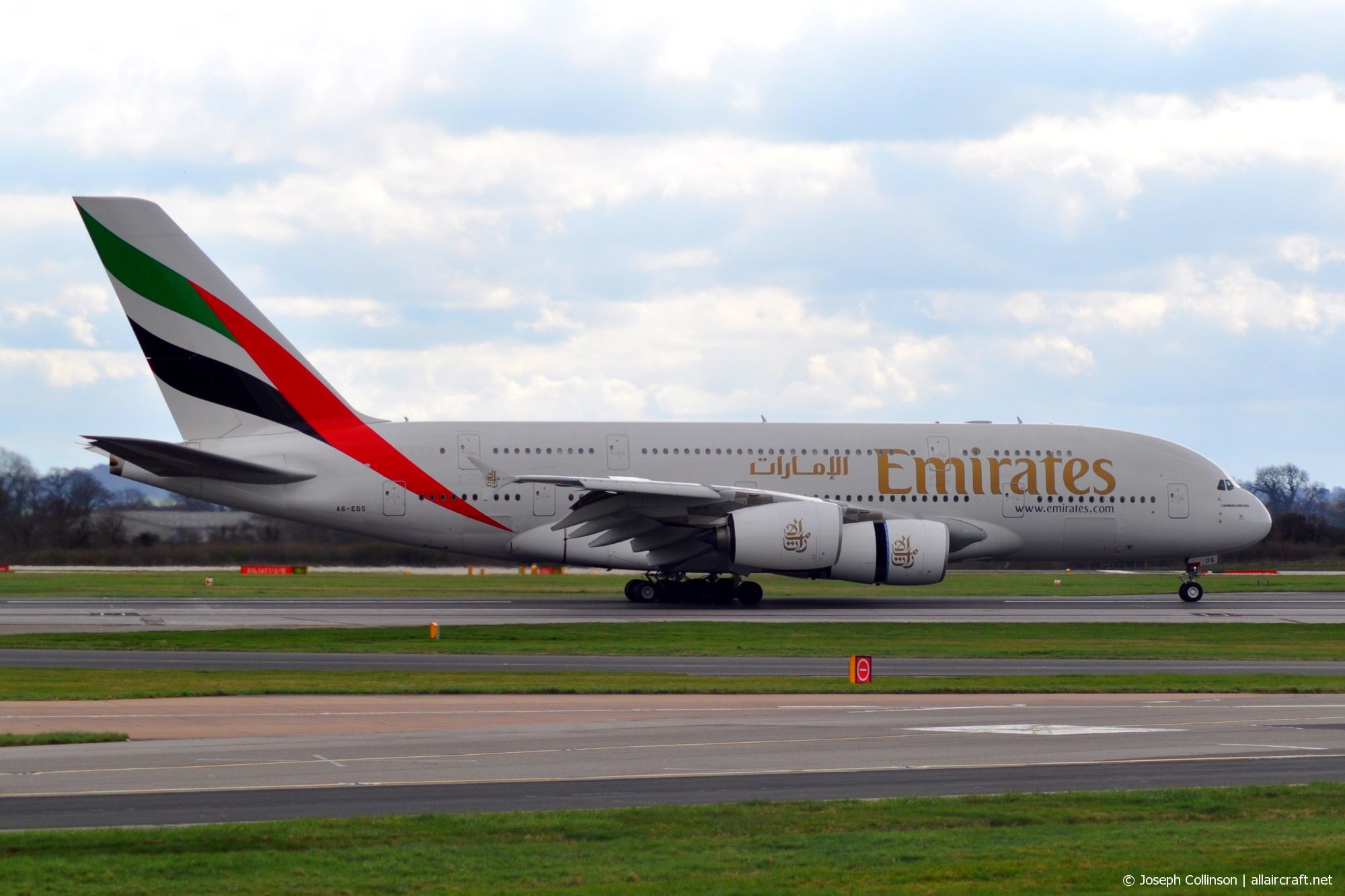 A6-EDS (086) 2011 Airbus A380-861