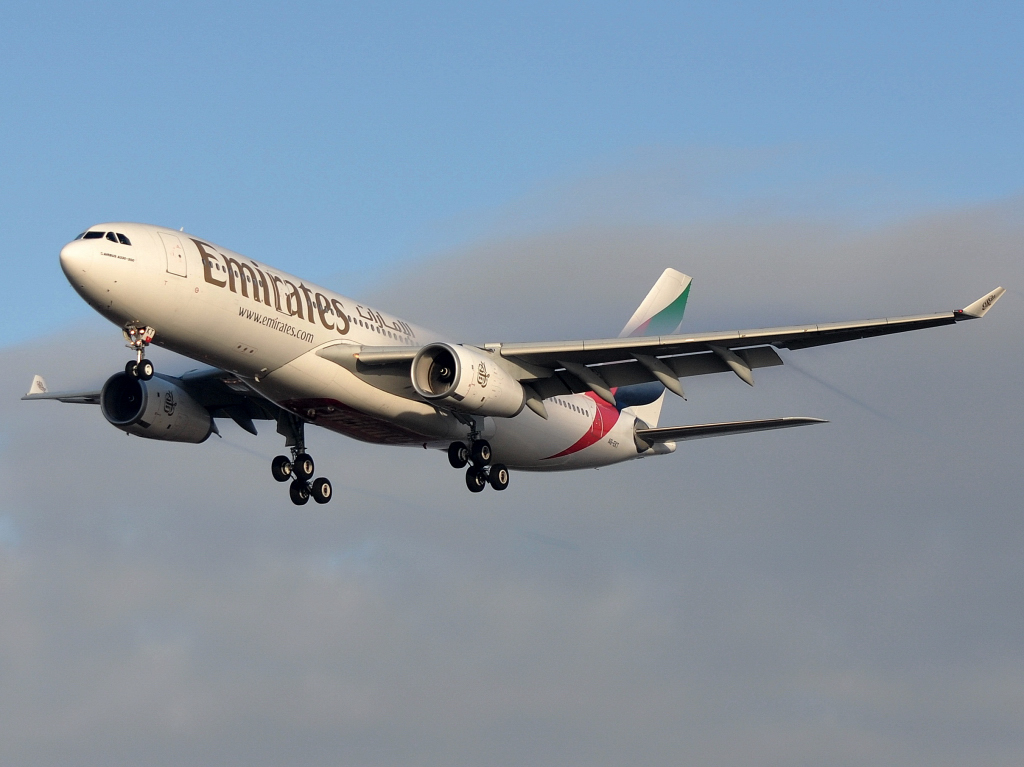 A6-EKT (293) 1999 Airbus A330-243