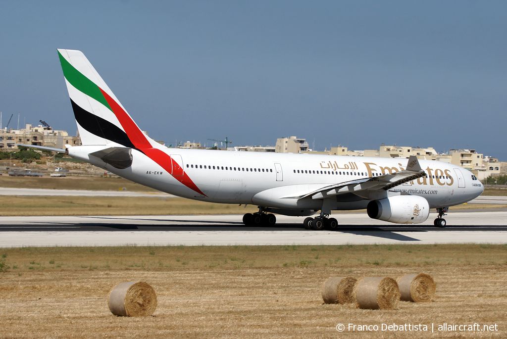 A6-EKW (316) 2000 Airbus A330-243