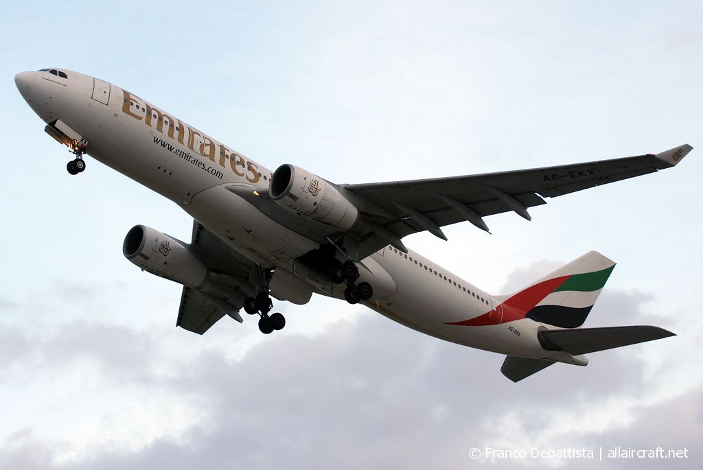 A6-EKX (326) 2000 Airbus A330-243