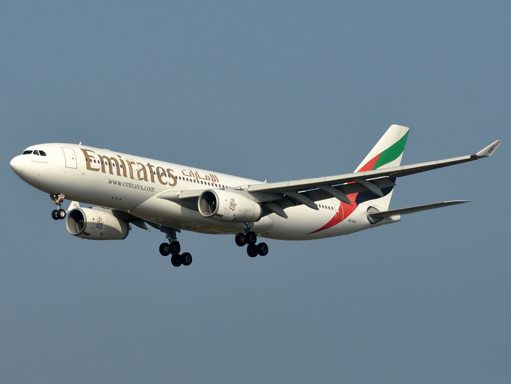 A6-EKX (326) 2000 Airbus A330-243