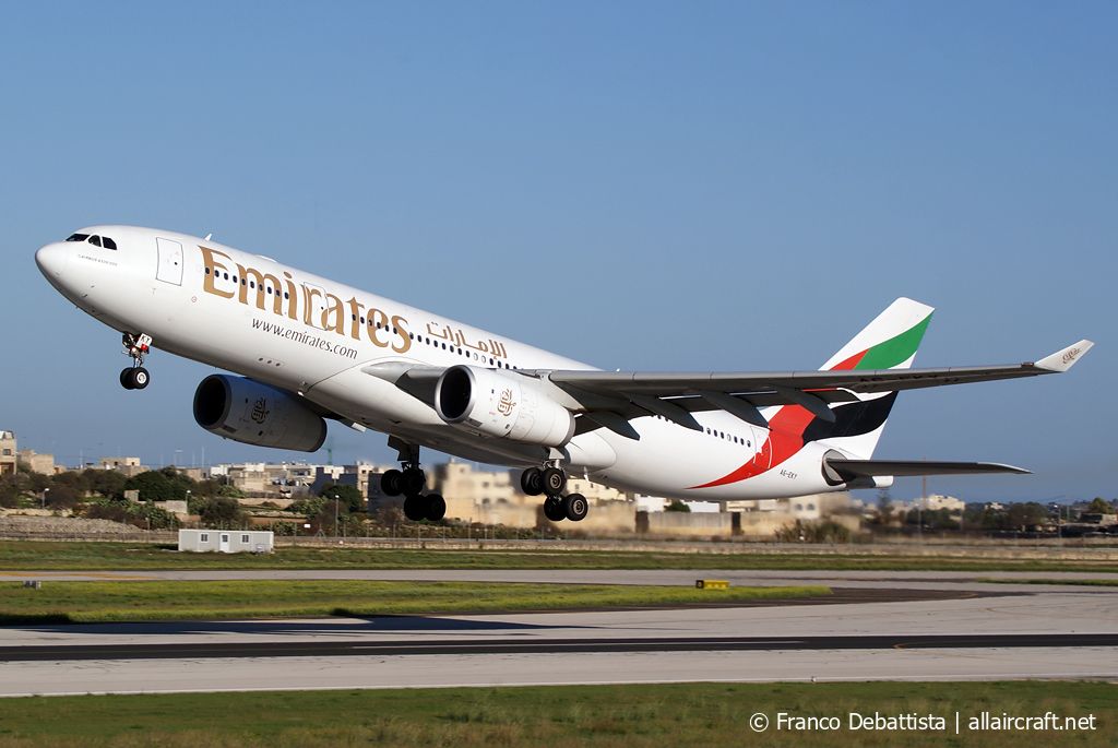 A6-EKY (328) 2000 Airbus A330-243