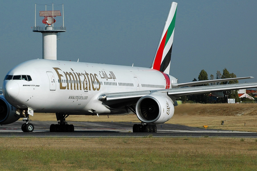 A6-EMG · Boeing 777-21H/ER · (LIS / LPPT)