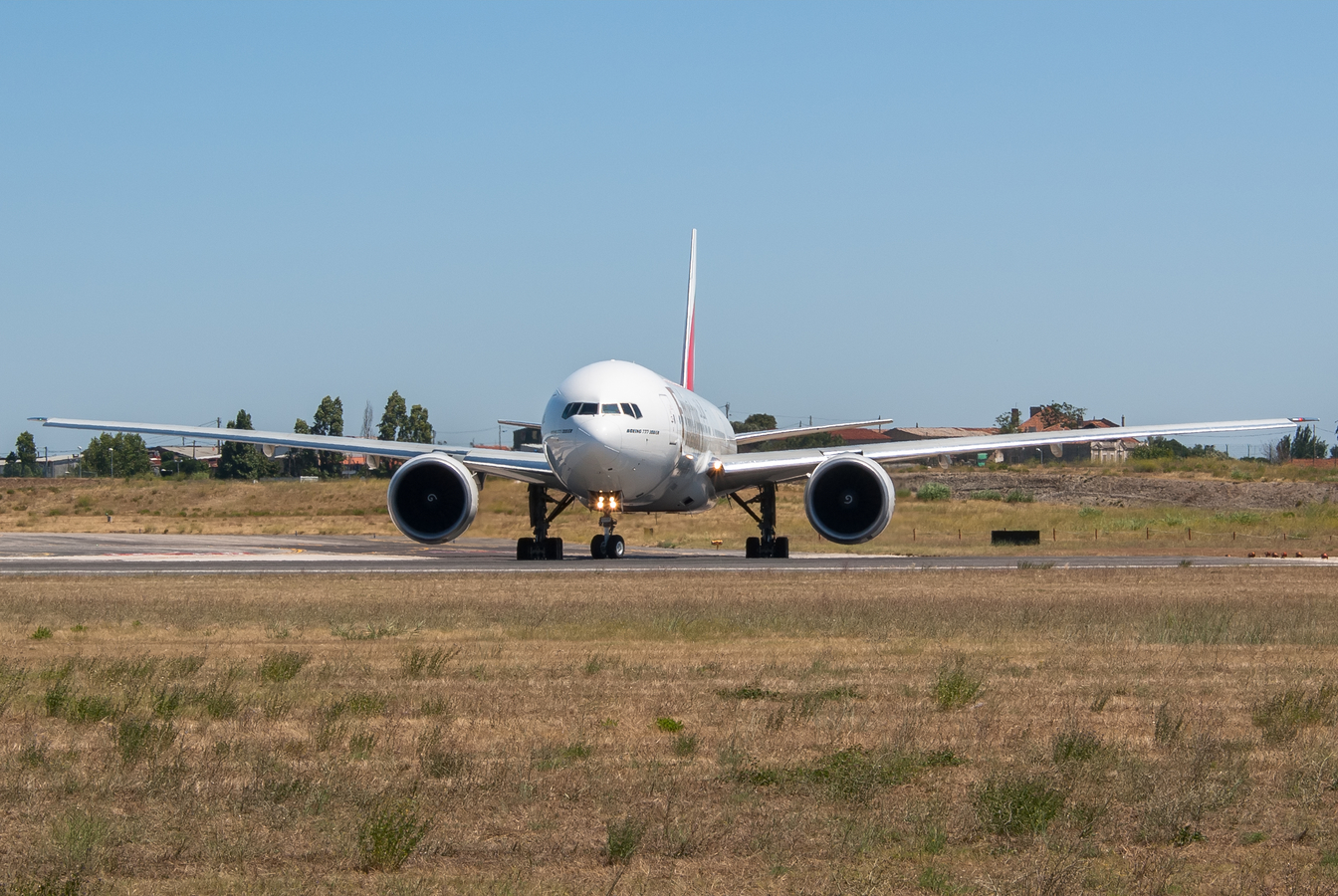 A6-ENK · Boeing 777-31H/ER · (LIS / LPPT)