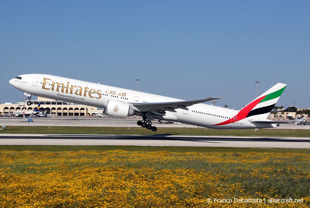 A6-EPD · Boeing 777-31H(ER) · (MLA / LMML)