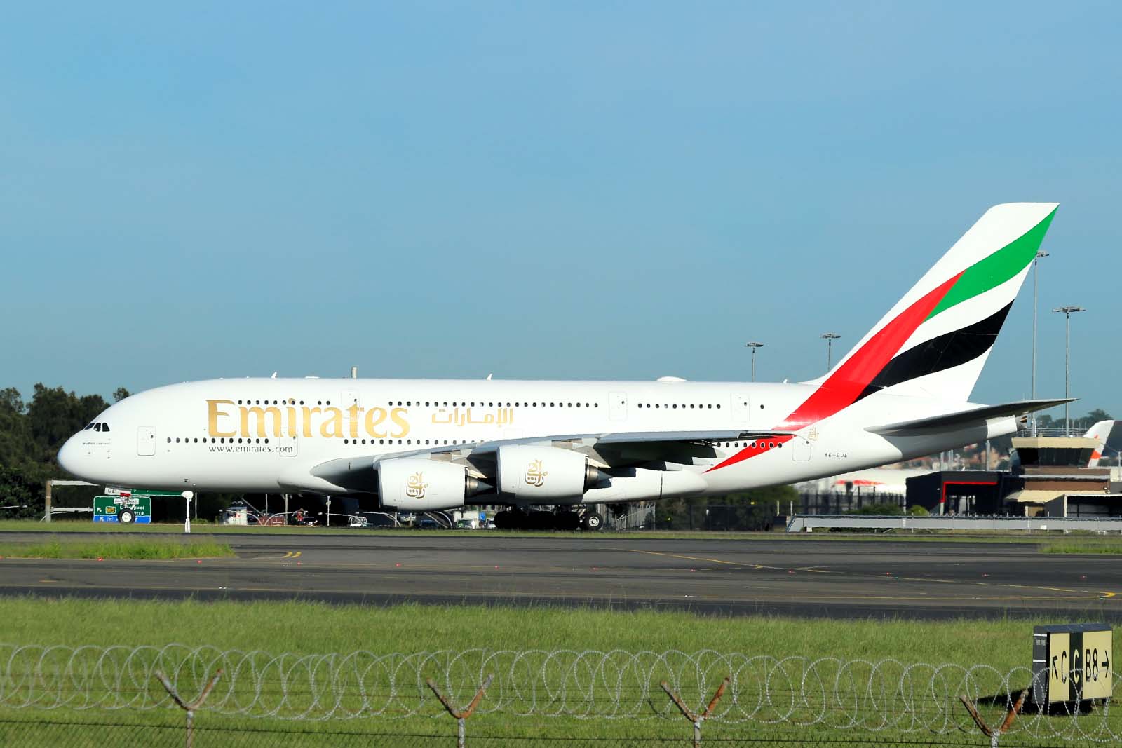 A6-EUE (217) 2016 Airbus A380-861