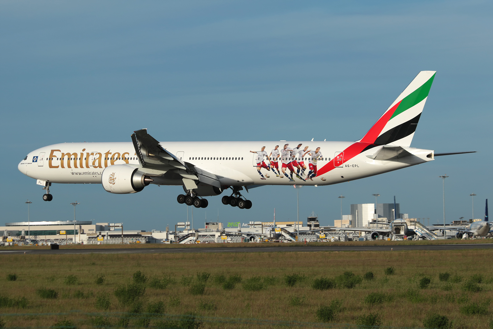 A6-EPL · Boeing 777-31H/ER · (LIS / LPPT)