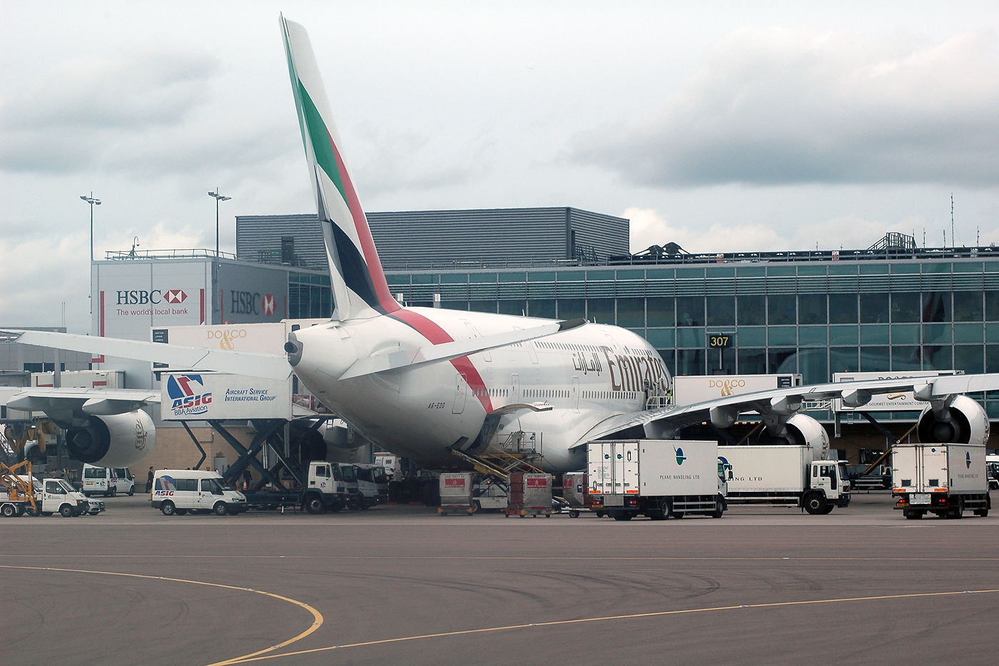 A6-EDG (023) 2009 Airbus A380-861