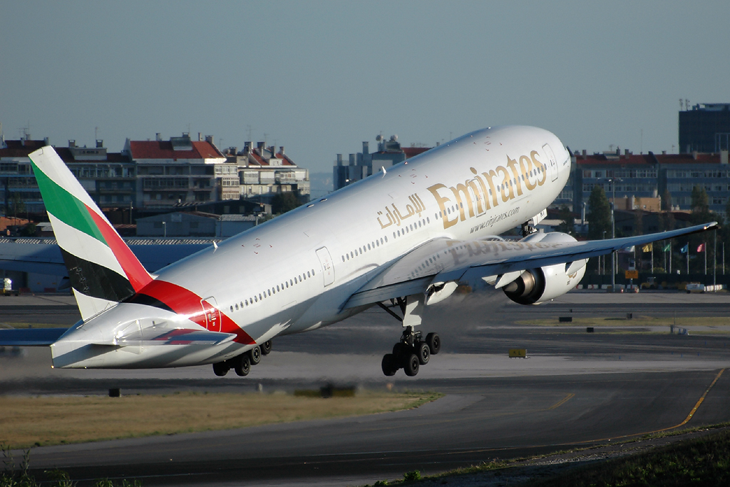A6-EMI · Boeing 777-21H/ER · (LIS/LPPT)