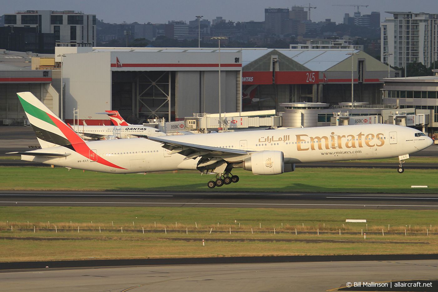 A6-ECT · Boeing 777-31H/ER · (SYD / YSSY)