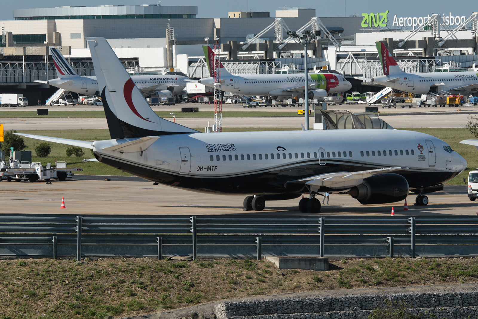 9H-MTF (23774) 1987 Boeing 737-329