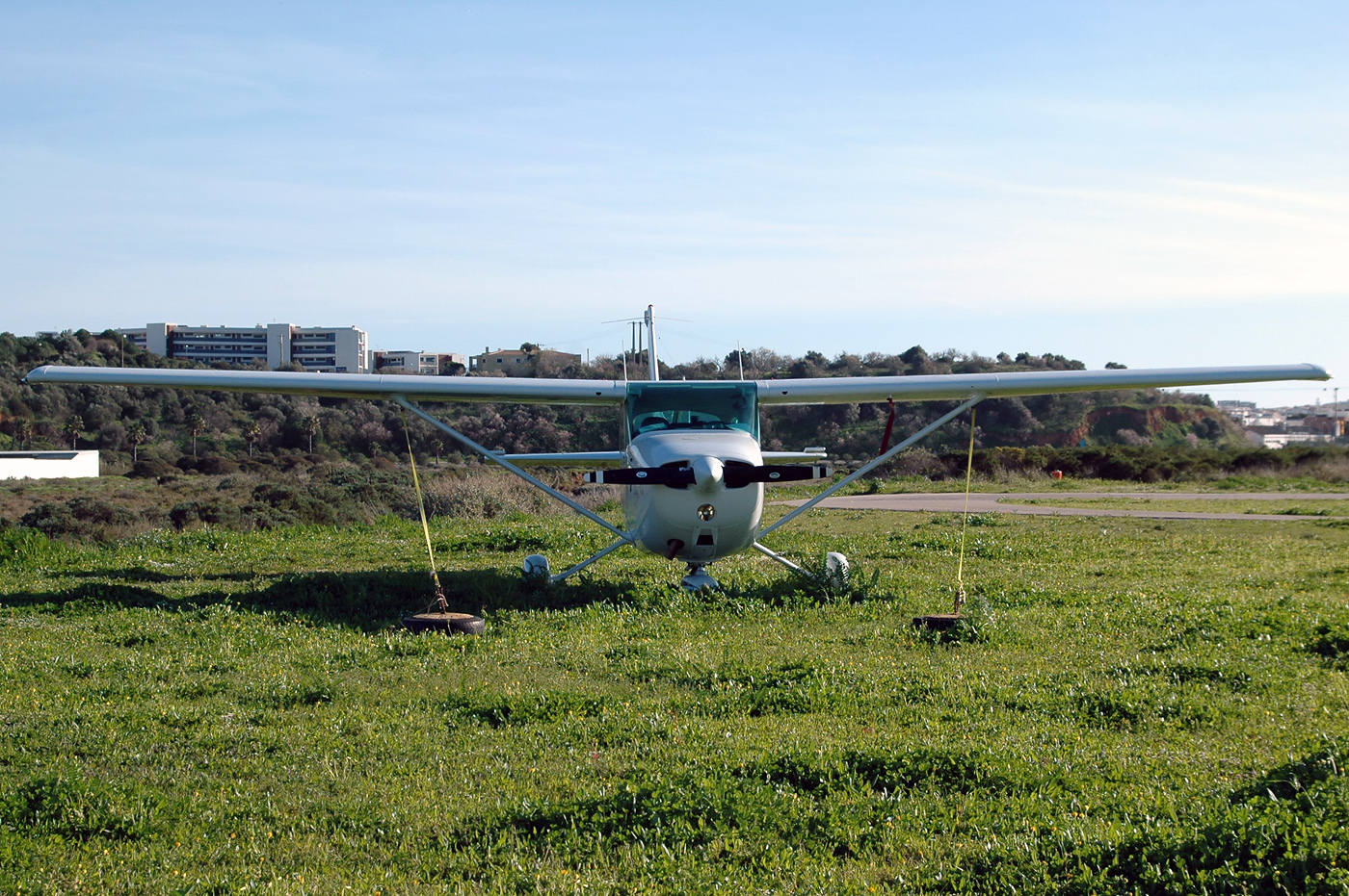 EC-IYJ (F17201940) Cessna 172 Skyhawk N