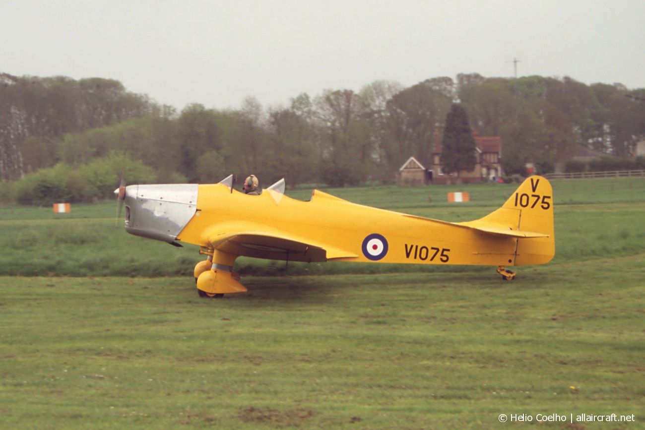 V1075 · Miles M14A Hawk Trainer 3 · (EGTH)