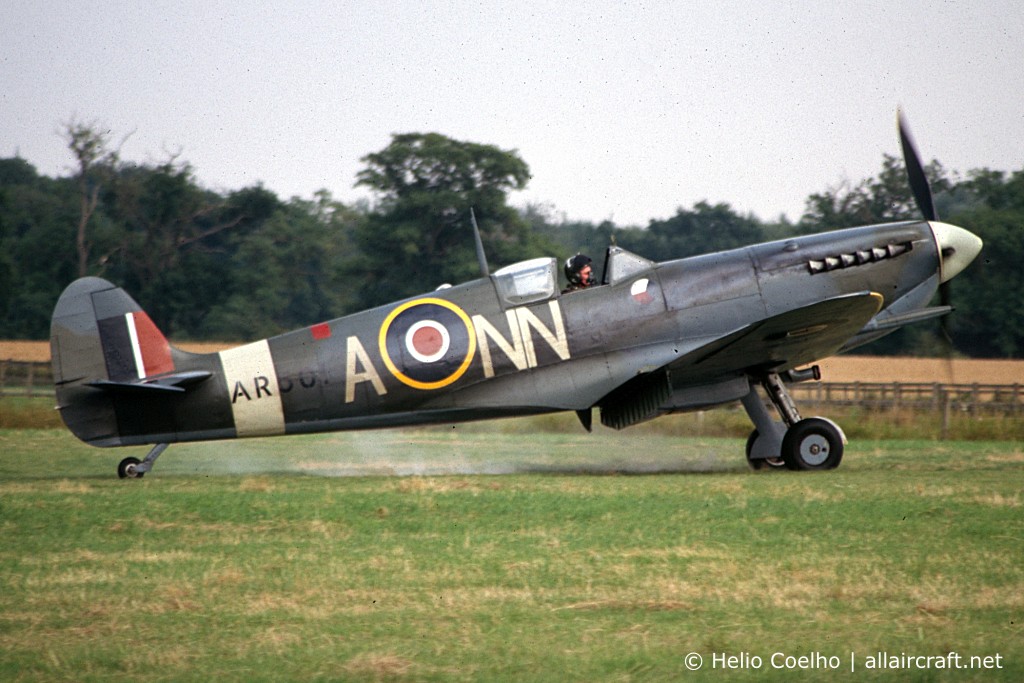 G-AWII · Supermarine 349 Spitfire LF.Vc · (EGTH)
