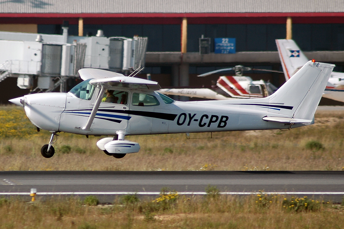 OY-CPB · Cessna 172N · (FAO / LPFR)