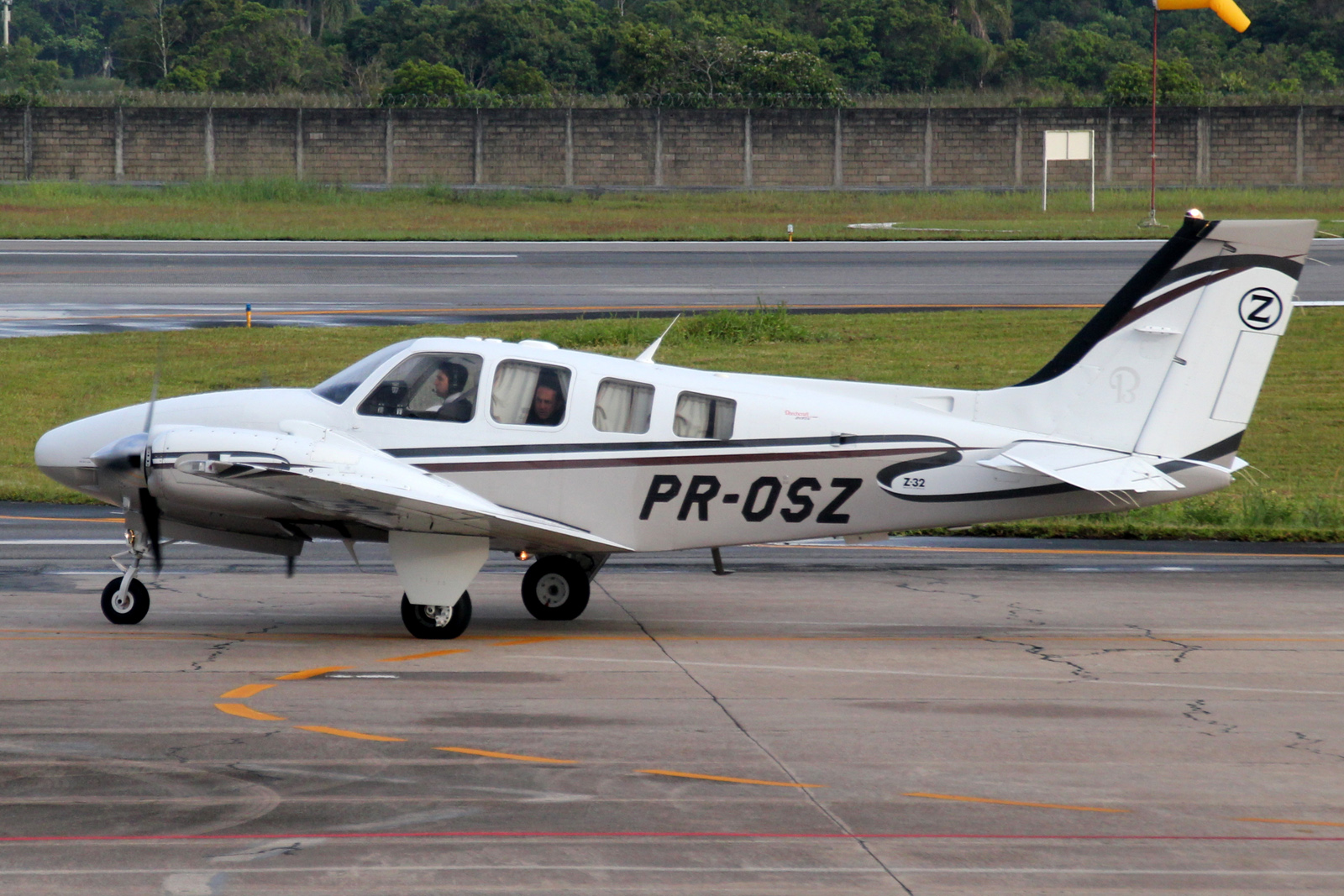 PR-OSZ · Beechcraft G58 Baron · (NVT / SBNF)