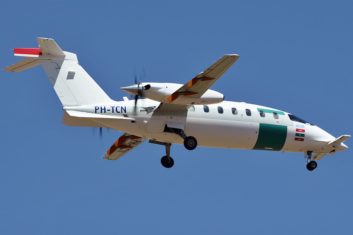 PH-TCN (1089) 2004 Piaggio P-180 Avanti
