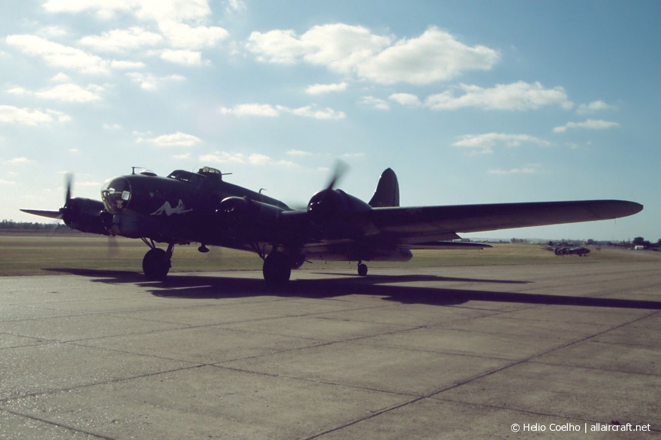 G-BEDF · Boeing B-17G Flying Fortress · (EGSU)